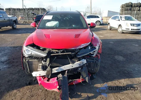 2018 Alfa Romeo Stelvio Quadrifoglio Awd z USA, uszkodzony, nr VIN ZASFAKEVXJ7C20401